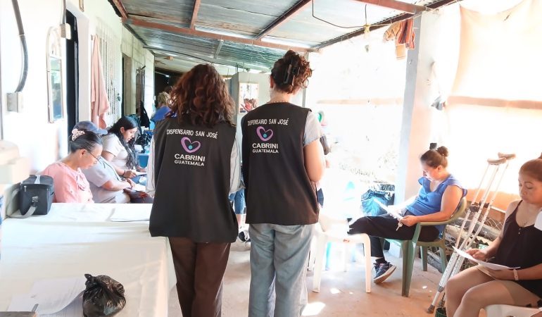Durante un incontro con le donne della comunità Buena Vista (Guatemala),parte del programma sociale della Missione Cabrini.
